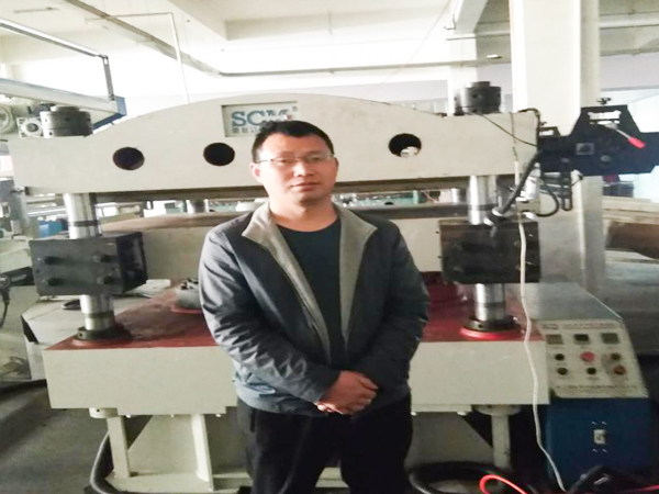 勝昌燙金機(jī)操作簡(jiǎn)單，生產(chǎn)效率高